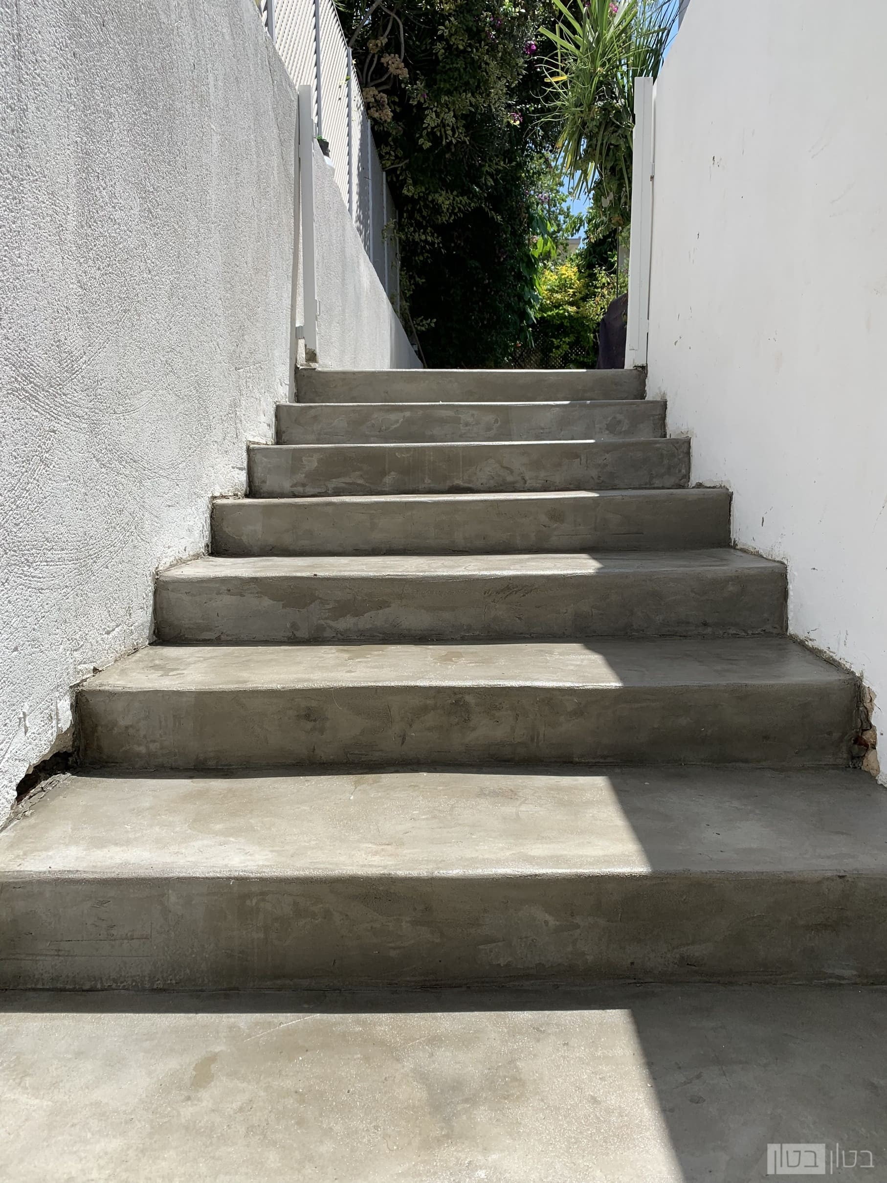 מדרגות כניסה חיצוניות